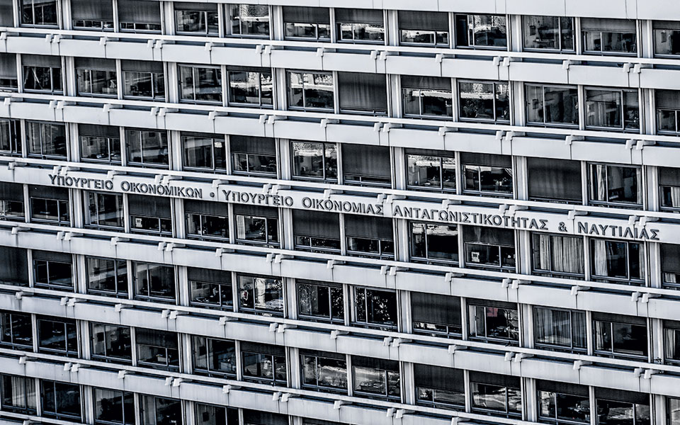 ξεπέρασαν-τα-6-δισ-στο-επτάμηνο-τα-μέτρ-561468037