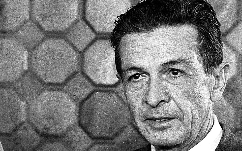 mε-εφαλτήριο-τη-σκέψη-του-μπερλινγκουέ-561471073