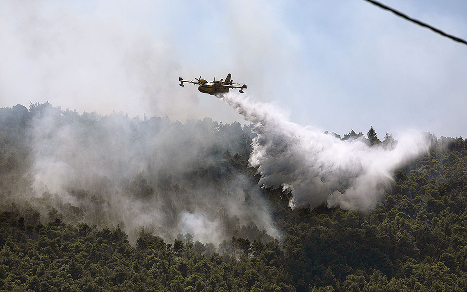 φωτιά-στα-βίλια-αγωνία-για-το-μέτωπο-στ-561468547