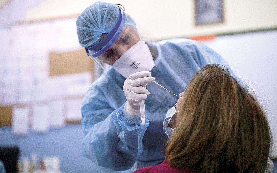 κορωνοϊός-κοντά-στο-όριο-συναγερμού-561468601