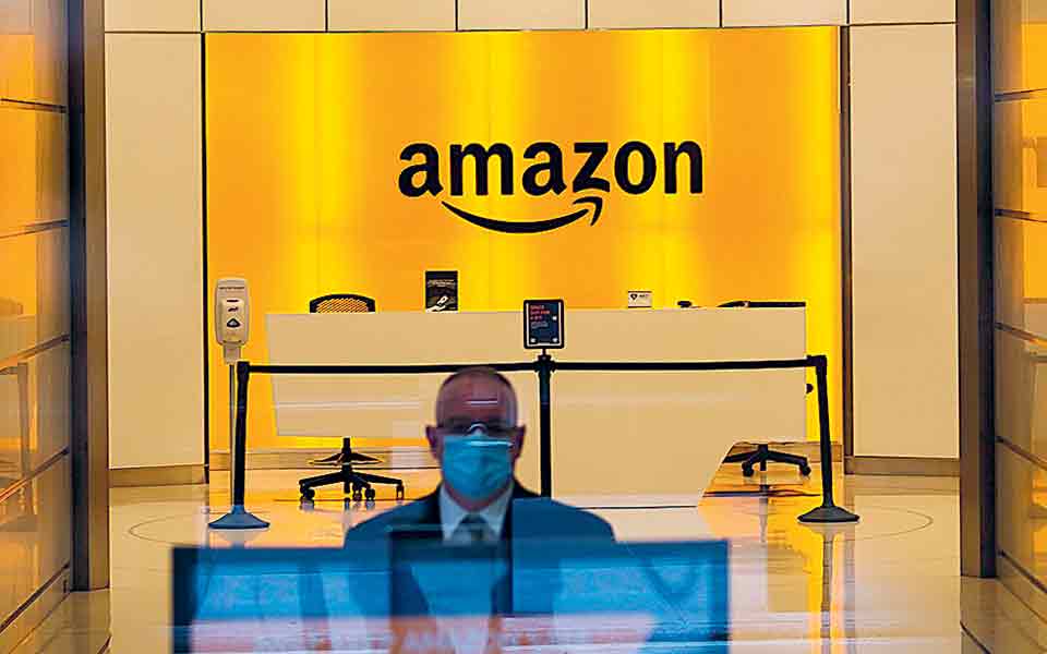 η-amazon-εξοβέλισε-τη-walmart-από-την-κορυφή-561469798