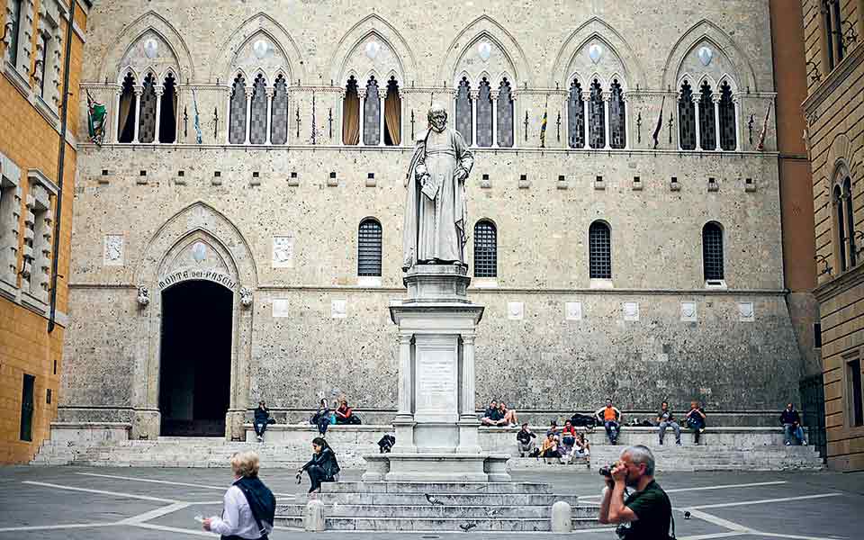 η-παλαιότερη-τράπεζα-του-κόσμου-δεν-άν-561469810