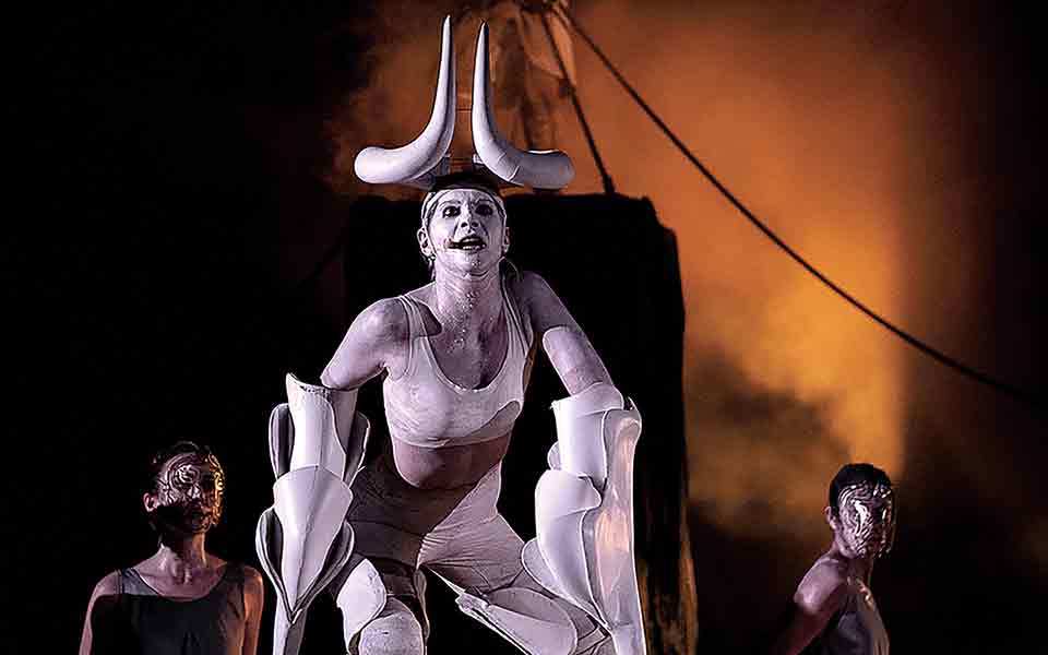 ο-αρχαίος-λόγος-επικοινωνεί-με-το-παρ-561470719