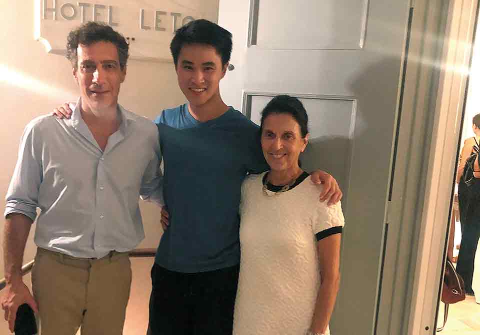 Ο Αμερικανός βιολονίστας Κέβιν Ζου έδωσε ένα ρεσιτάλ για καλό σκοπό στην Υδρα-3