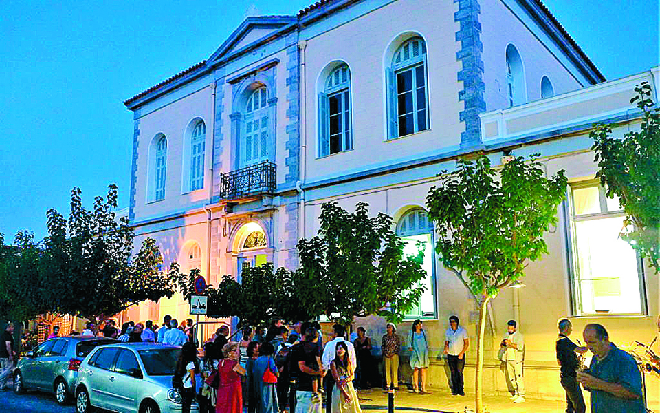 Η καλοκαιρινή ομορφιά βρίσκει στέγη στην ιστορική Λέσχη Ανδρίων-2