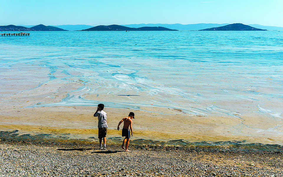 οι-ελληνικές-θάλασσες-δεν-είναι-ευτρ-561471517
