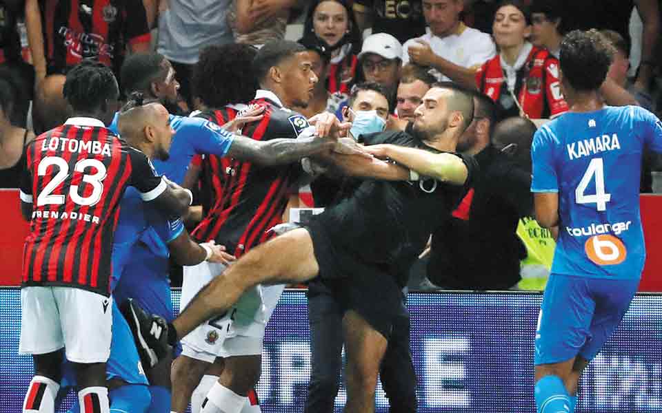 μαύρη-νύχτα-για-το-γαλλικό-ποδόσφαιρο-561473227