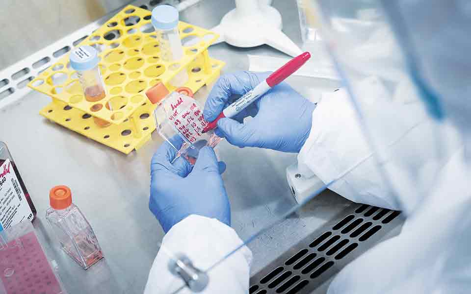 εξασθενούν-τα-εμβόλια-στους-έξι-μήνες-561475600