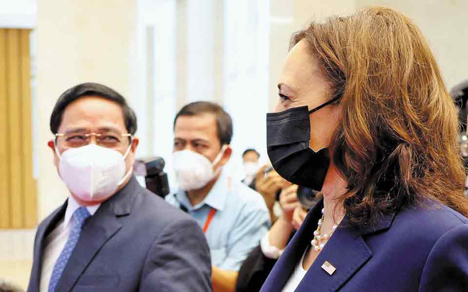 στο-ανόι-η-χάρις-με-το-βλέμμα-στο-πεκίνο-561475543