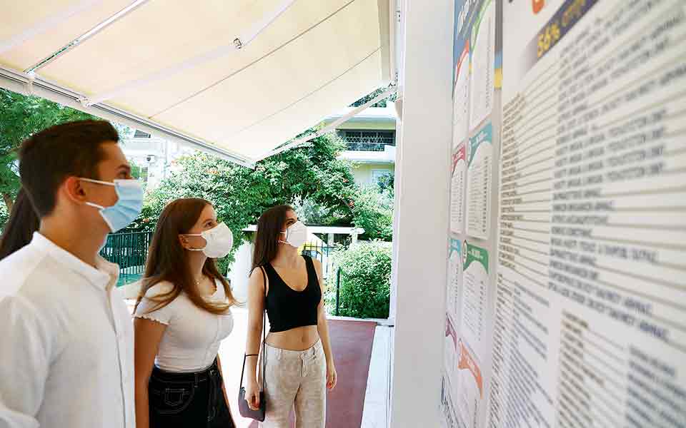 πολιτική-θύελλα-λόγω-βάσεων-561477691