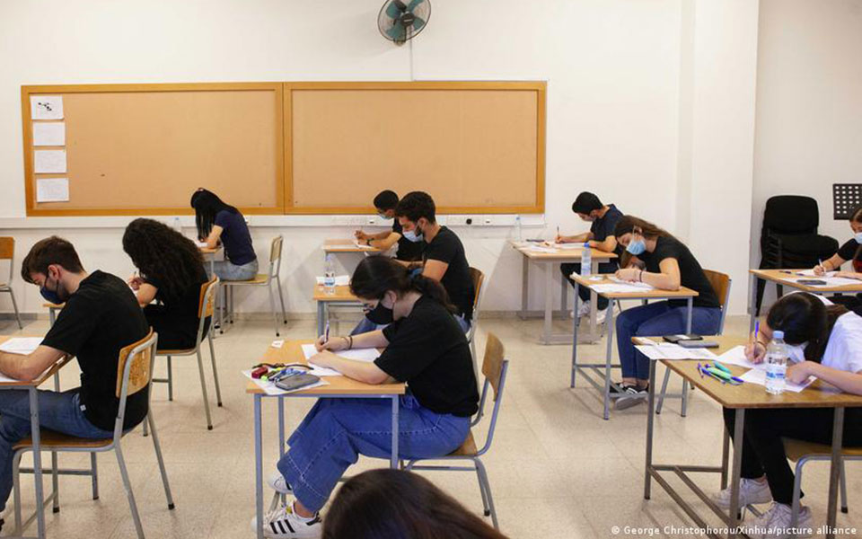 είσοδος-μόνο-για-εμβολιασμένους-σε-κυ-561474982