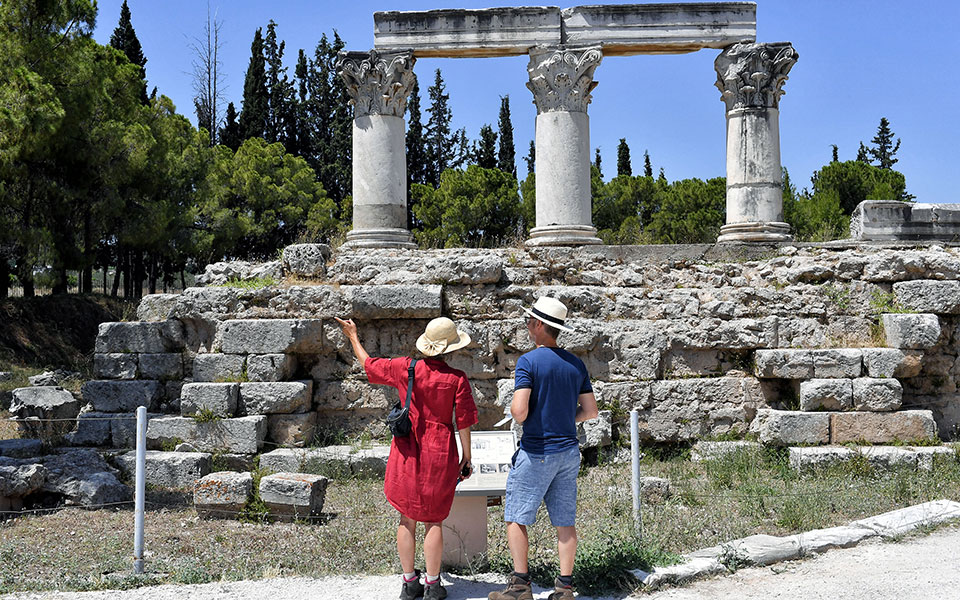 στο-50-του-2019-τα-φετινά-τουριστικά-έσοδα-ε-561459160