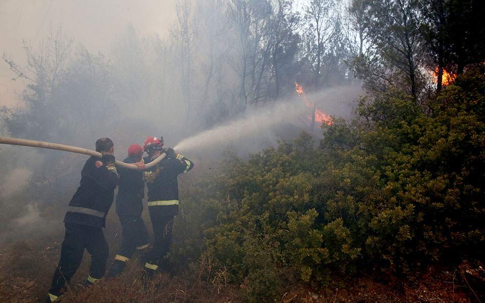 φωτιά-στη-βόρεια-αττική-οι-φλόγες-πέρα-561458770