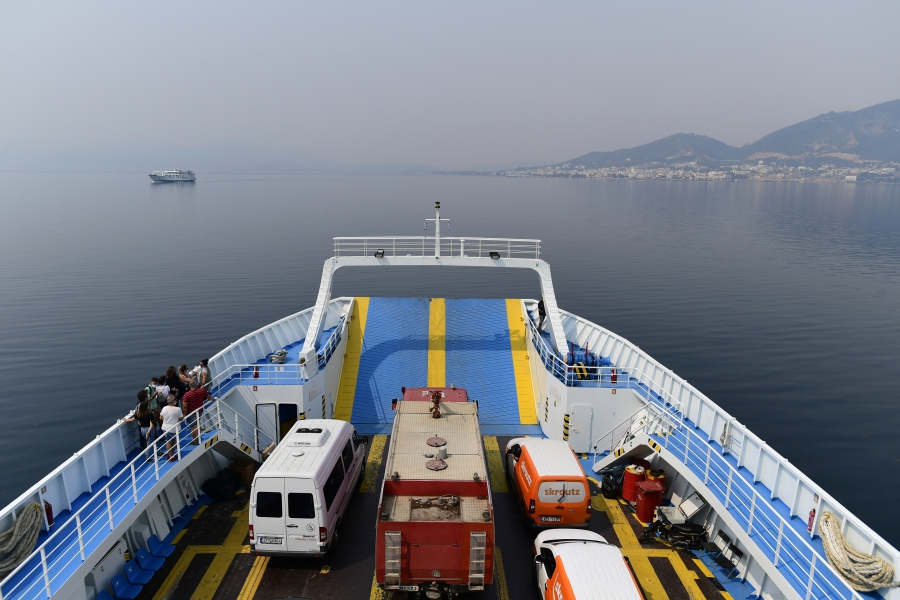 Φωτιά στην Εύβοια: Τα φέρι μποτ της μεγάλης φυγής – Συγκλονιστικές εικόνες-5