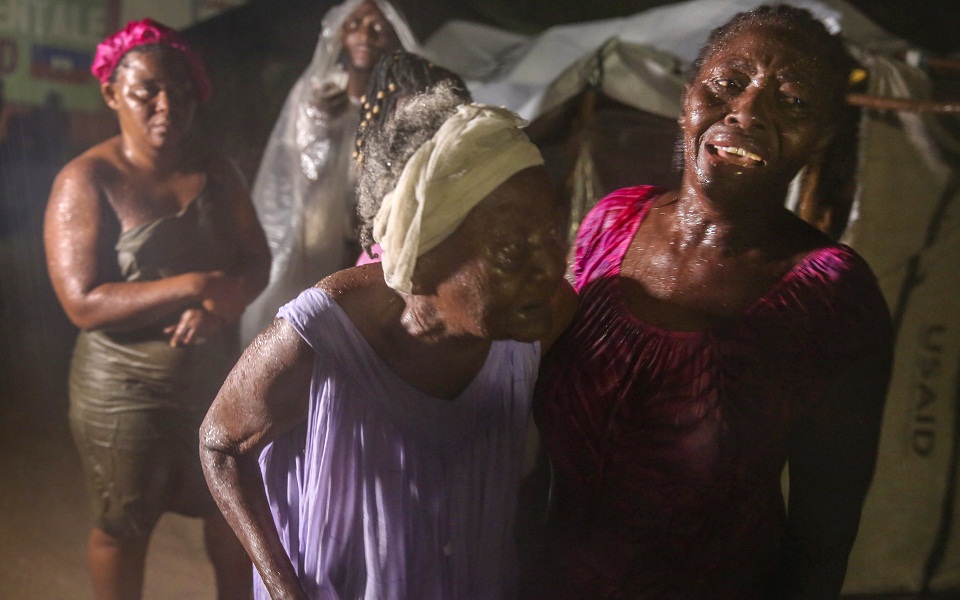 Αϊτή: Καταιγίδα και πλημμύρες, μετά τον σεισμό με 1.419 νεκρούς (εικόνες)-1