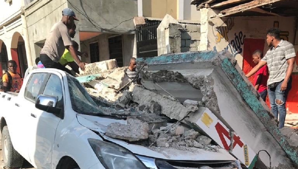 Αϊτή: Εκατόμβη νεκρών από τον σεισμό των 7,2 βαθμών (εικόνες & βίντεο)-2