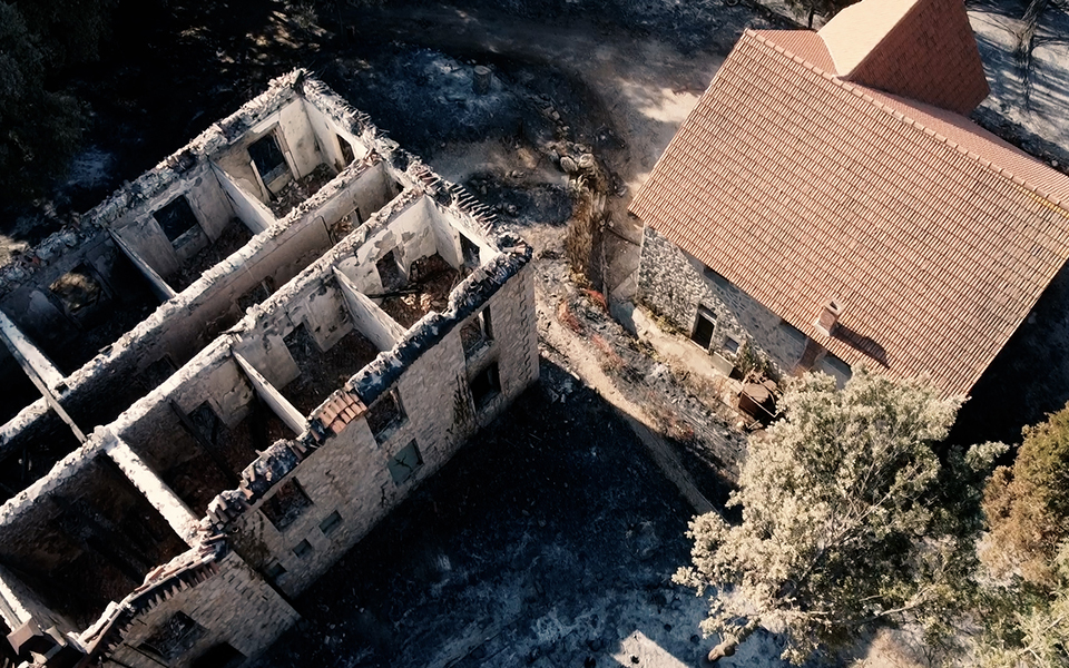 τι-έχει-μείνει-από-τη-φωτιά-αυτοψία-τ-561462559