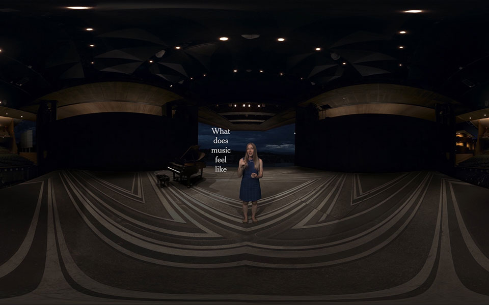 ακούγοντας-μουσική-χωρίς-ακοή-561458464