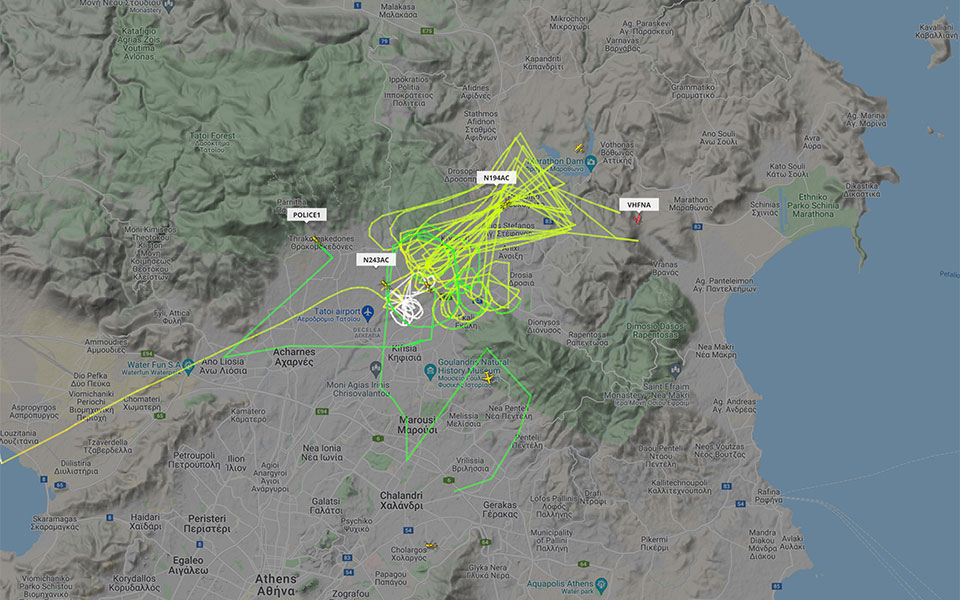 Φωτιά στη Βαρυμπόμπη: Επιχειρούν 104 πυροσβέστες με 35 οχήματα, πέντε αεροσκάφη και τέσσερα ελικόπτερα-2