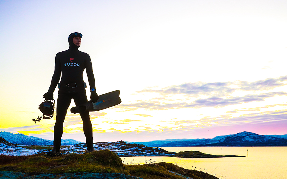 h-tudor-αναζητά-φάλαινες-στα-φιόρδ-της-νορβη-561473899