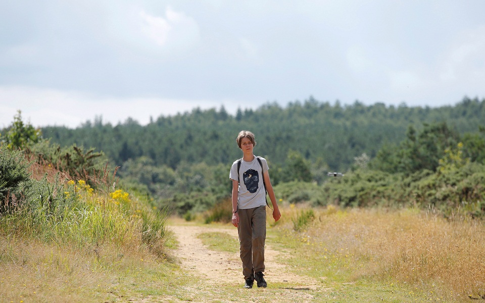 Βρετανία: Μαθητής Δημοτικού βαδίζει 335 χλμ. υπέρ της επιβολής φόρου στις εκπομπές άνθρακα-1