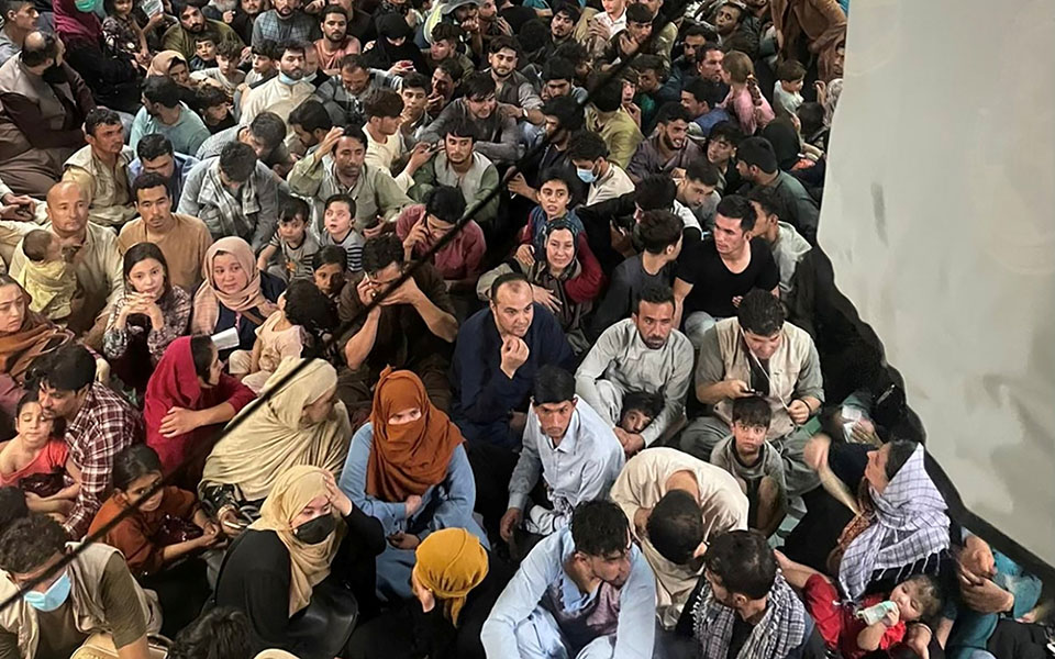 η-μεγάλη-απόδραση-των-αφγανών-περισ-561467809