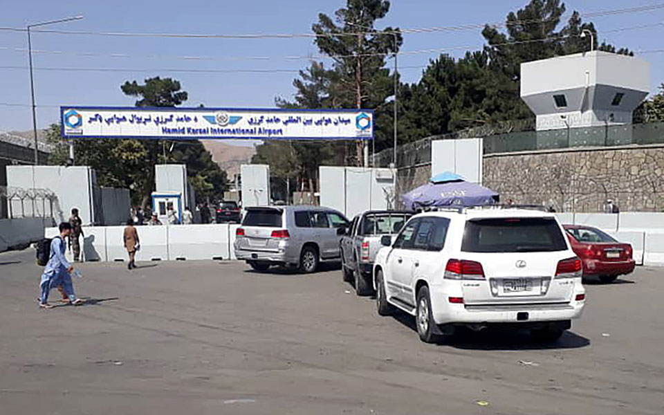 αφγανιστάν-στο-τατζικιστάν-αεροσκάφ-561467482