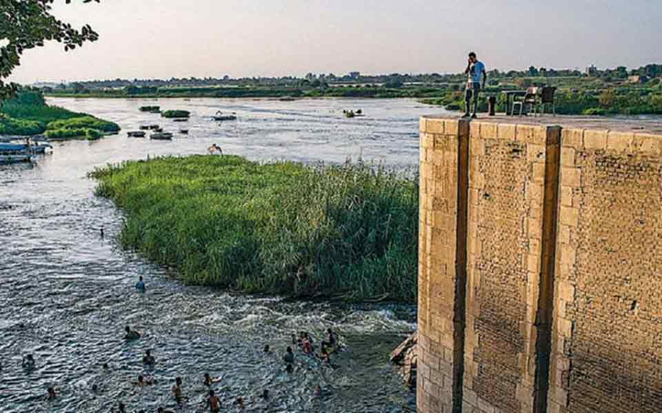 ολο-και-πλησιάζει-η-δυστοπία-ενός-διψα-561453586