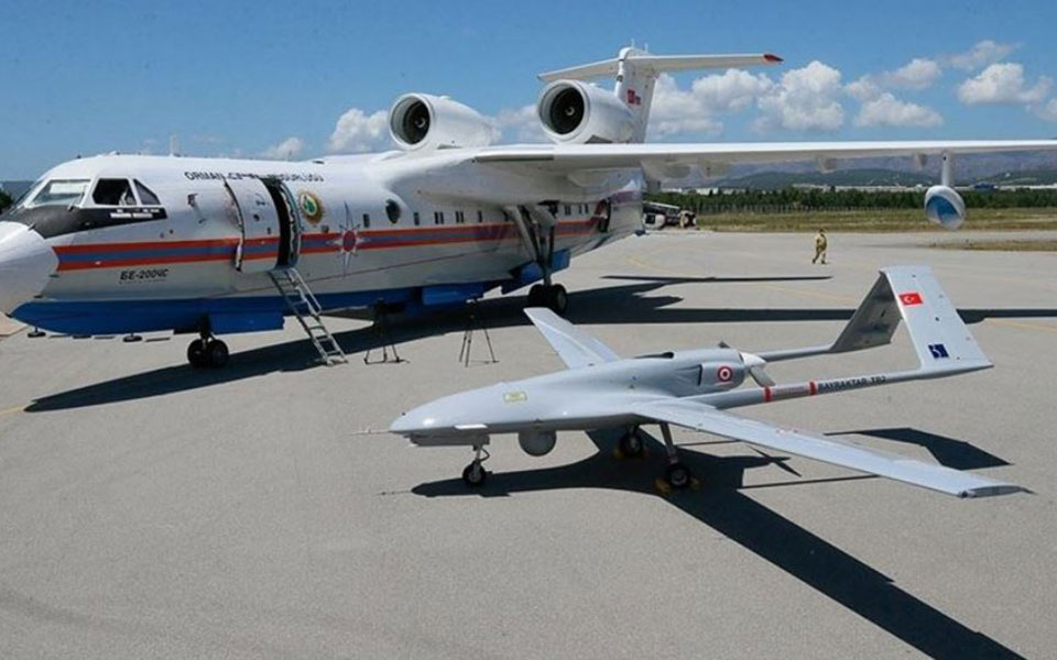 Τουρκία: Και στρατιωτικά drones στη μάχη των πυρκαγιών-1
