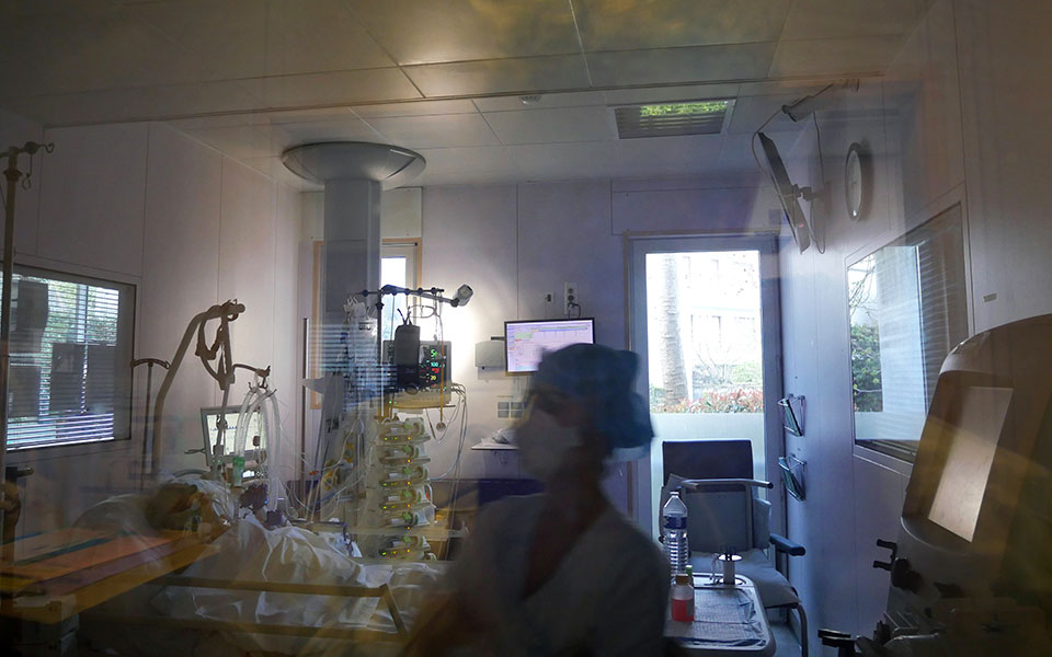 κορωνοϊός-2-595-κρούσματα-20-θάνατοι-207-διασω-561462259