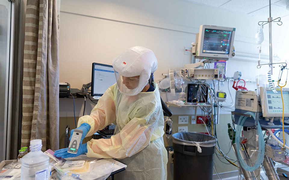 κορωνοϊός-ο-ema-αξιολογεί-τη-χρήση-του-φα-561467422