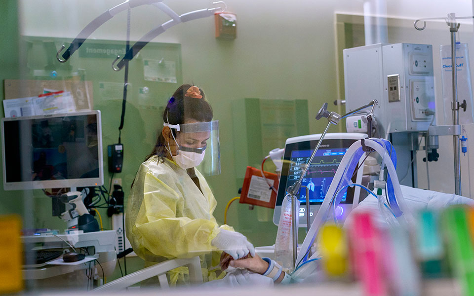 κορωνοϊός-3-273-κρούσματα-42-θάνατοι-332-διασω-561475036