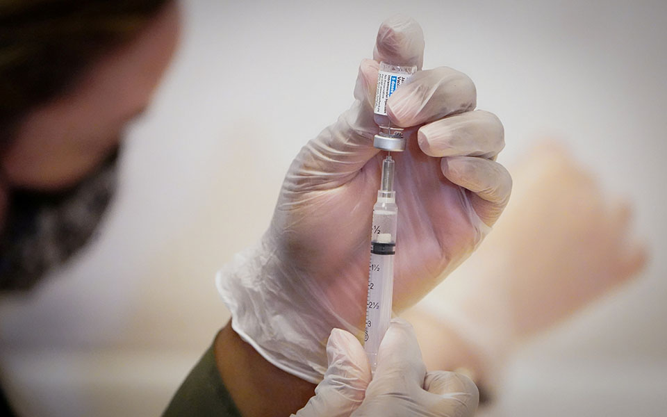 εμβολιασμός-pfizer-και-moderna-αύξησαν-τις-τιμές-561454213