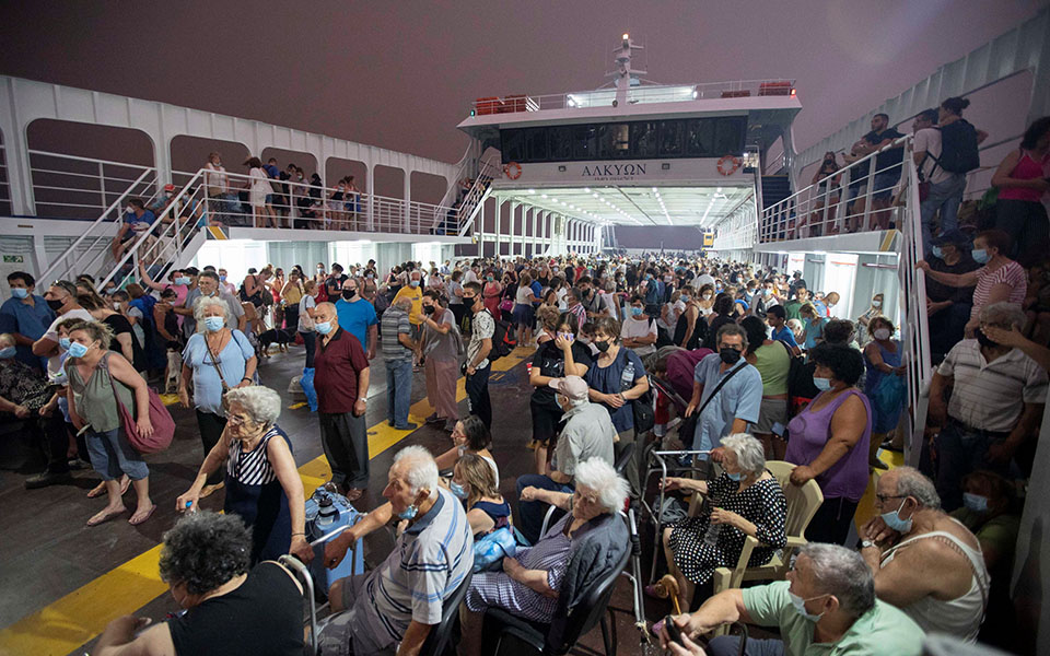 Πύρινος εφιάλτης στα χωριά της Εύβοιας – Εκκλήσεις των κατοίκων για ενάερια μέσα-2