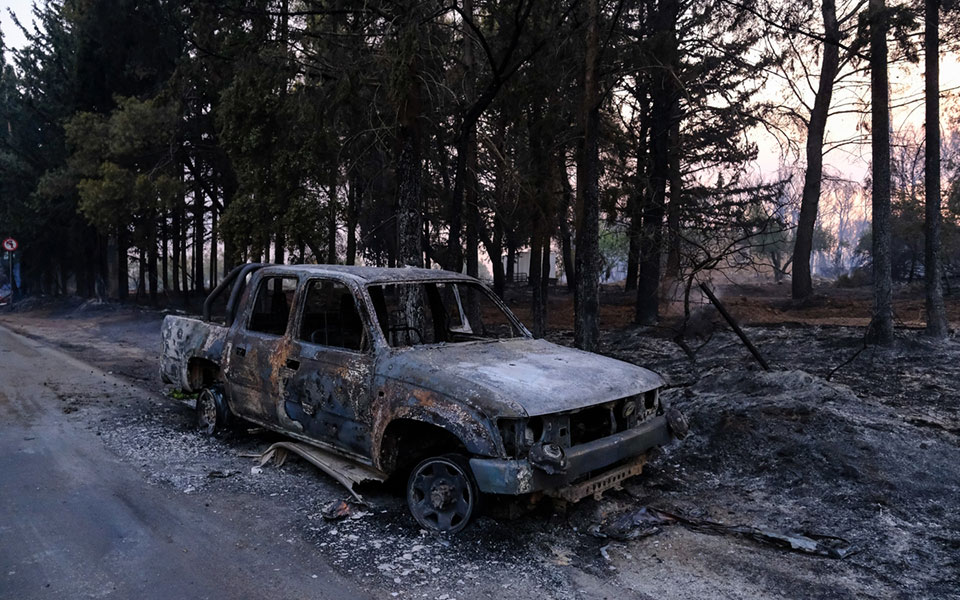 Σε πύρινο κλοιό η χώρα: Διαρκής ενημέρωση από τα μέτωπα της φωτιάς (live blogging)-12