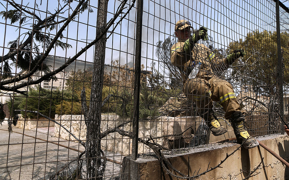 Σε πύρινο κλοιό η χώρα: Διαρκής ενημέρωση από τα μέτωπα της φωτιάς (live blogging)-13