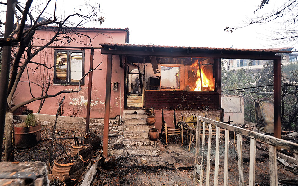 Σε πύρινο κλοιό η χώρα: Διαρκείς αναζωπυρώσεις στην Εύβοια – Μάχη για τη διάσωση της Αρχαίας Ολυμπίας-5