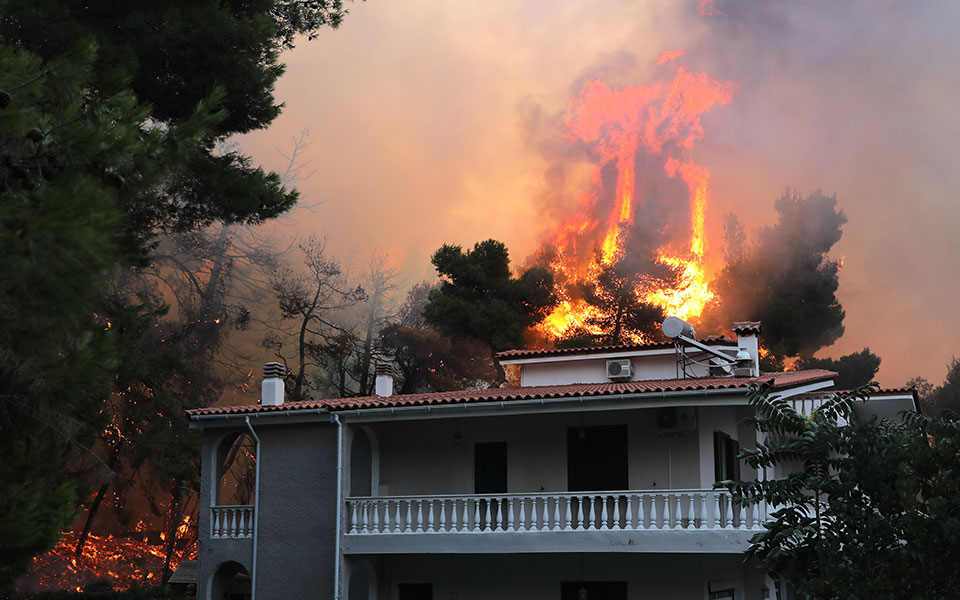 φωτιά-η-μάχη-των-αναζωπυρώσεων-ποια-561460939