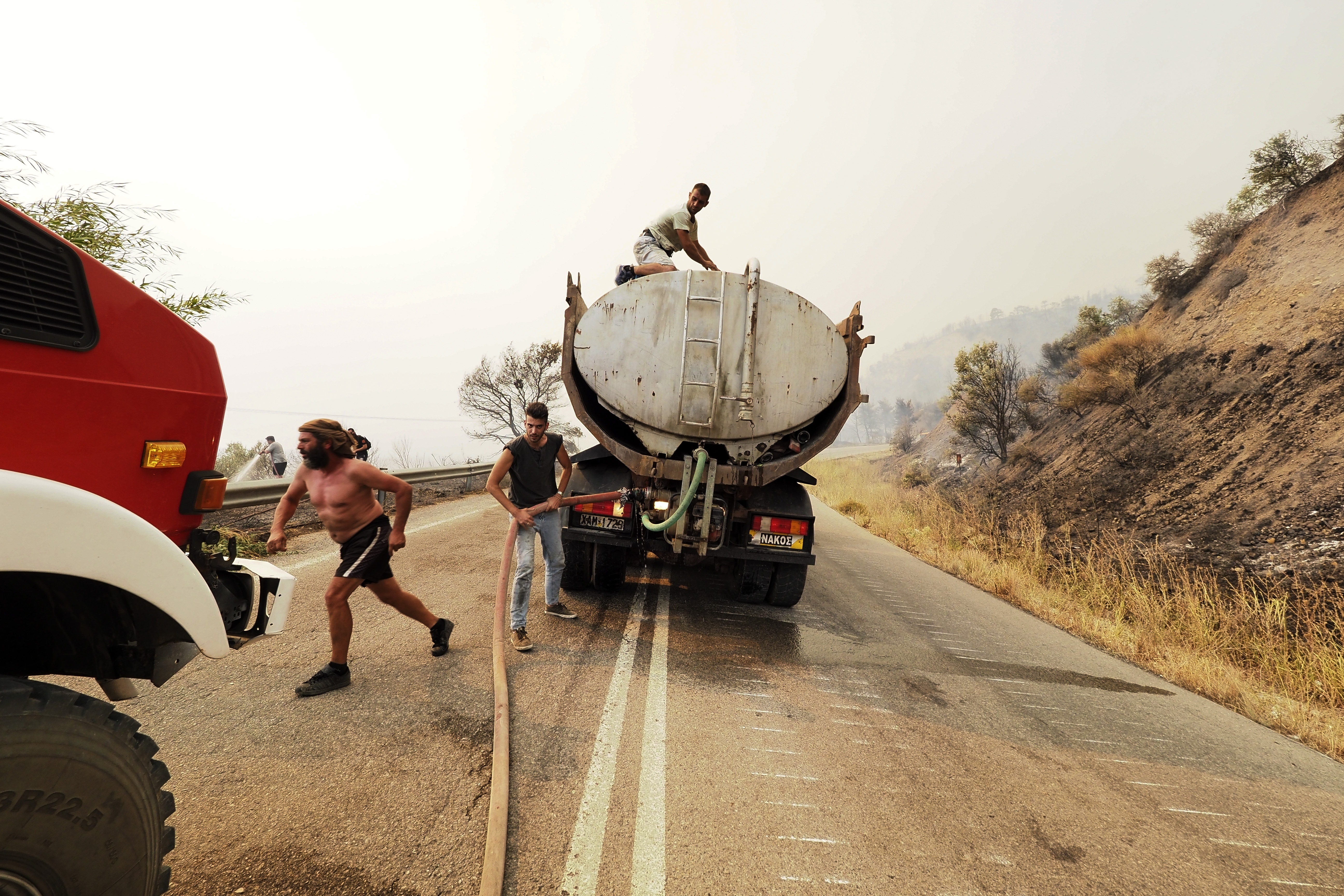 Σε πύρινο κλοιό η χώρα: Διαρκής ενημέρωση από τα μέτωπα της φωτιάς (live blogging)-3