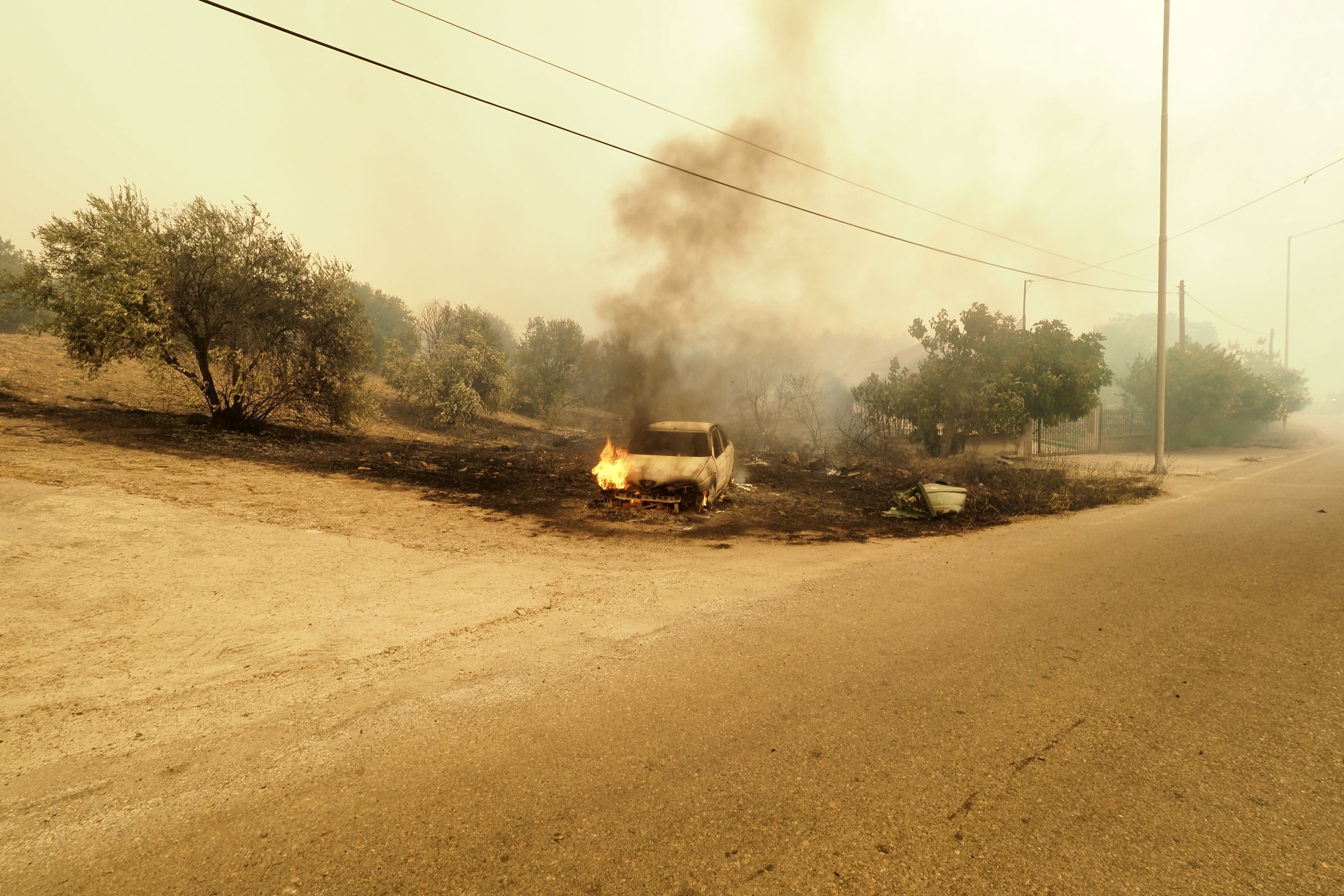 Σε πύρινο κλοιό η χώρα: Διαρκής ενημέρωση από τα μέτωπα της φωτιάς (live blogging)-4