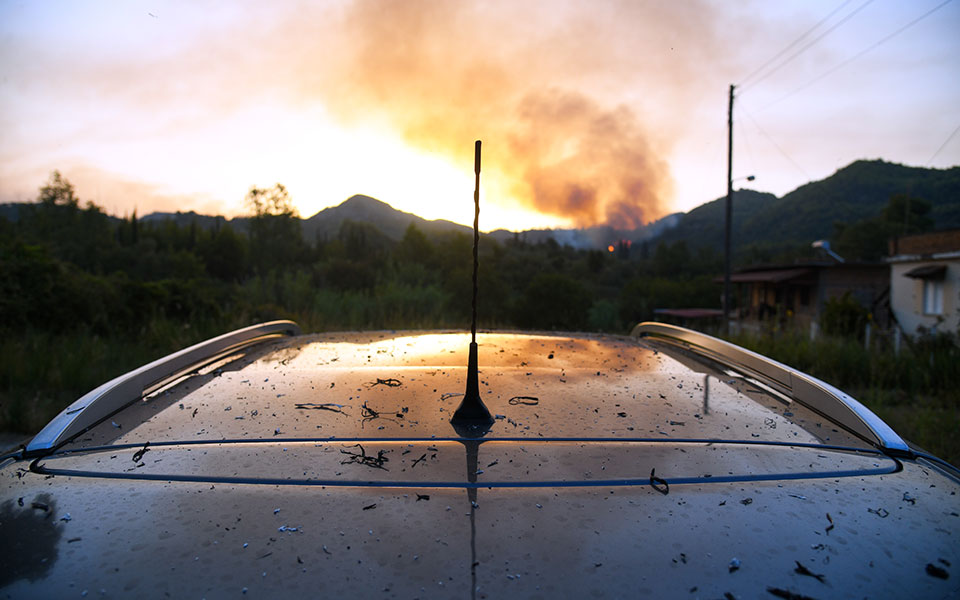 Οι Ένοπλες Δυνάμεις στη μάχη των πυρκαγιών: Περιπολίες και με drones – Κρίσιμη η κατάσταση σε Εύβοια και Αρχαία Ολυμπία-6
