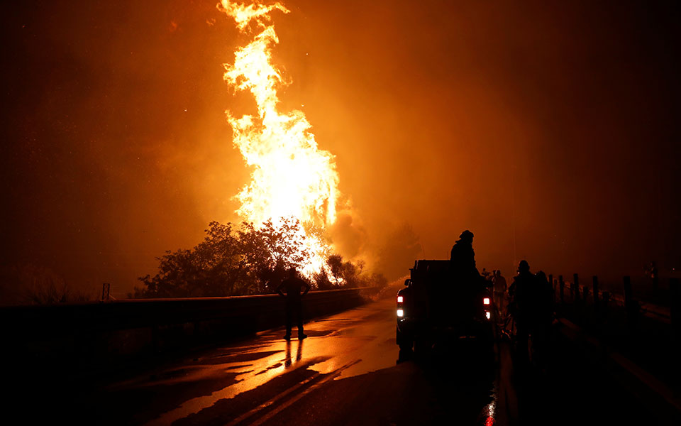 Υστατη μάχη στην Εθνική Οδό – Εντολή εκκένωσης για Αγ. Στέφανο, Καπανδρίτι, Πολυδένδρι-2