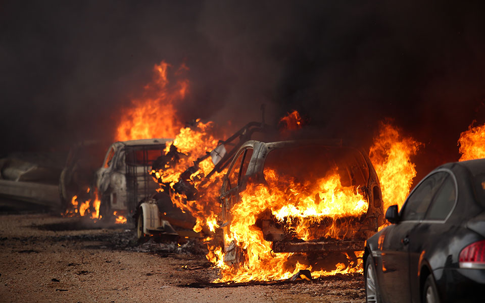 Μαίνεται το μέτωπο προς Άγιο Στέφανο – Στις παρυφές της Σταμάτας οι φλόγες – Συνεχής ενημέρωση-8