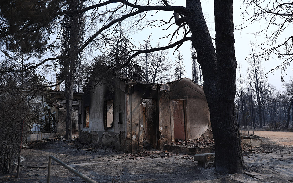 φωτιές-ατελώς-η-επανέκδοση-διαβατηρί-561464791
