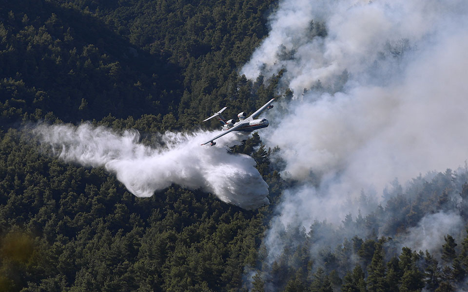 φωτιά-στα-βίλια-εκκενώθηκε-γηροκομεί-561467971
