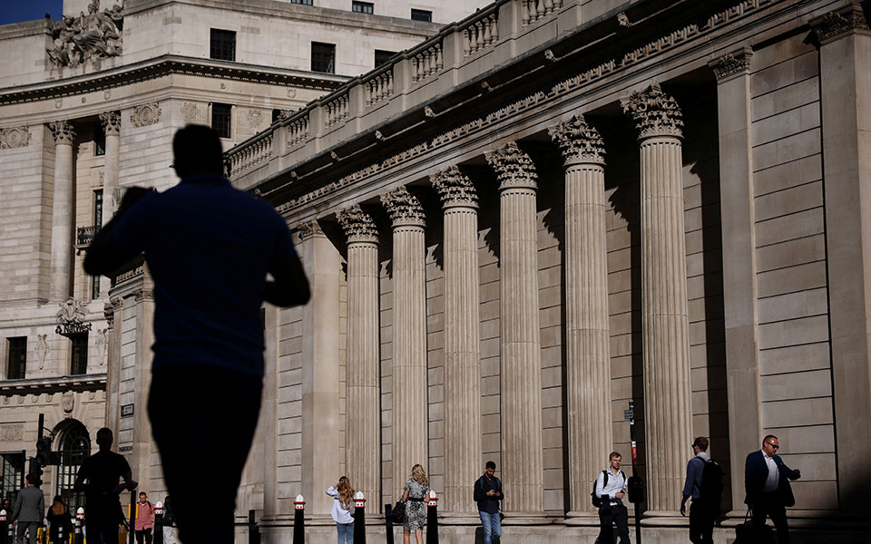 αγγλία-ένας-στους-70-είχε-κορωνοϊό-την-π-561476971