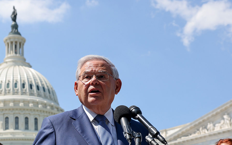 στην-αθήνα-ο-ρόμπερτ-μενέντεζ-τι-σημ-561475132