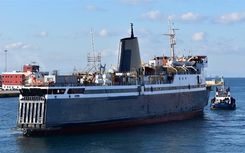 μηχανική-βλάβη-στο-πλοίο-aqua-star-561466777