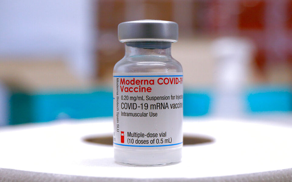 εμβόλιο-moderna-παράγει-διπλάσια-αντισώματ-561479950