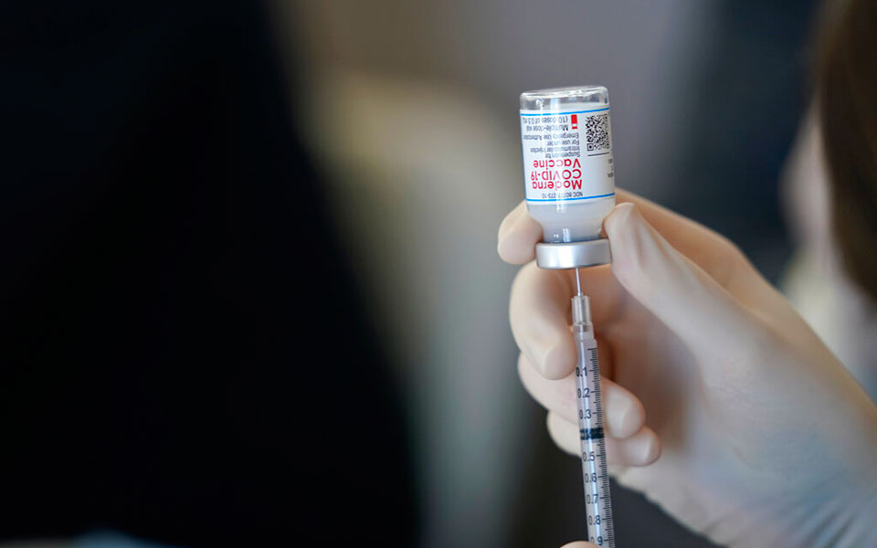 ema-για-εμβόλιο-moderna-να-συνεχιστεί-η-παραγωγ-561477556